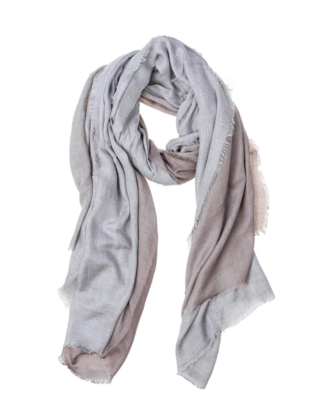 shop EMPORIO ARMANI  Sciarpa: Emporio Armani stola in modal degradé.
Stola realizzata in tessuto modal morbido e leggero, con profili sfrangiati e caratterizzata da un'esclusiva colorazione ad effetto degradé.
Dimensioni: 177 x 140 cm.
Modal.
Degradé.
Profili sfrangiati.
Composizione 100% Modal.
Made in Italy.. 625243 3F346-00055 number 4681991